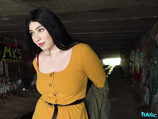 كرات سخيف عميق مع امرأة سمراء متعرج Amilia الجزع وغريب