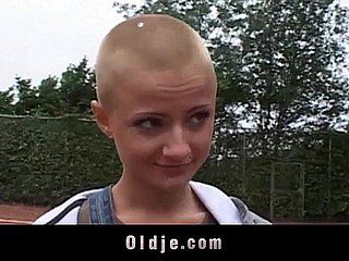 Dispirited pelo corto chuparse el estudiante abuelo Dick