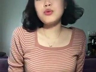 Nette koreanische Mädchen Precocious auf Kamera