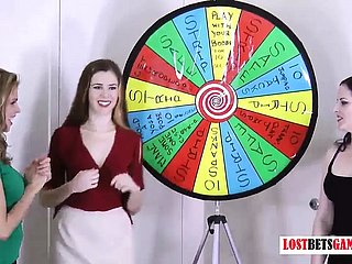 3 gadis yang sangat cantik bermain permainan Platoon Spin dramatize expunge Wheel
