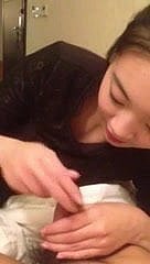 La ragazza coreana gioca con un piccolo patetico cazzo coreano