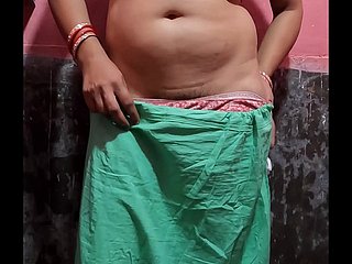 Desi Frau rasiert ihre Muschi