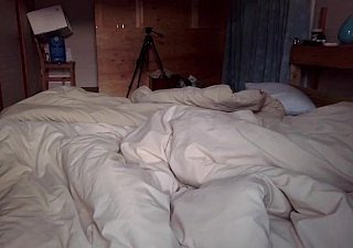 Cởi quần lót của vợ và nhét vào. Thói quen buổi sáng　cô ấy là cá chết