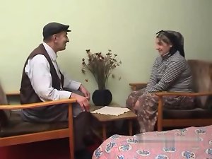 Yasli AMCA turbanli karisini sikiyor (Turki)