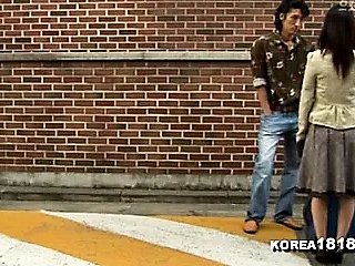 Homem coreano feio transa com mulher coreana gostosa