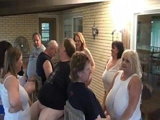 Grown-up BBW Sluts saugen Hahn nearby der Gruppe Spaß