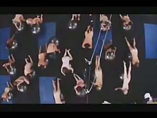私たちは、あなたが空腹の裸の女の子のような大きな軍隊を見たことがない賭け